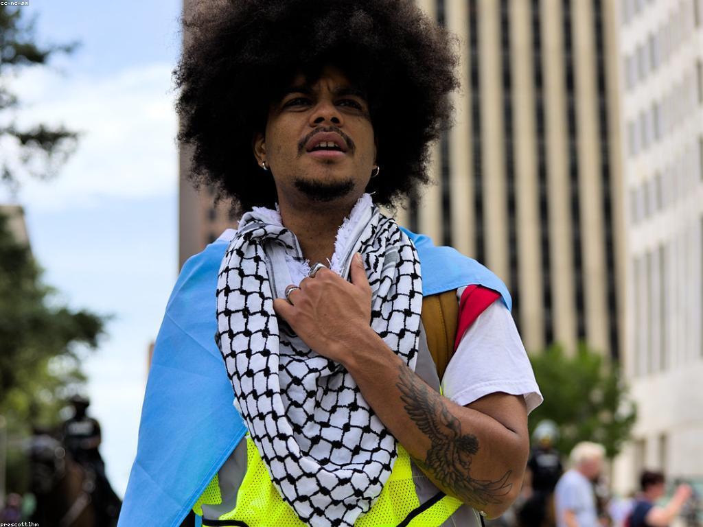 ការយល់ដឹងអំពីព្រឹត្តិការណ៍ក្នុងសង្គមសម័យថ្មី